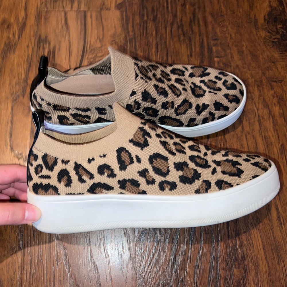 Steve Madden Women’s 7 Leopard Sneakers